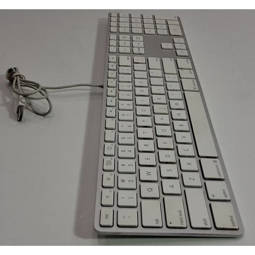 Apple A1243 Wired USB Aluminum Keyboard w/ Numeric Keypad, Enhanced Keys Tested